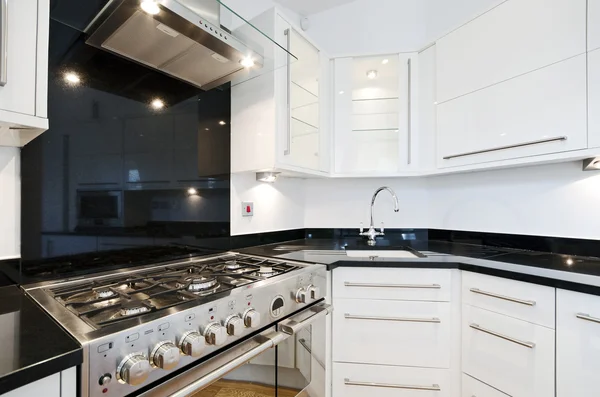 Modern beyaz mutfak — Stok fotoğraf