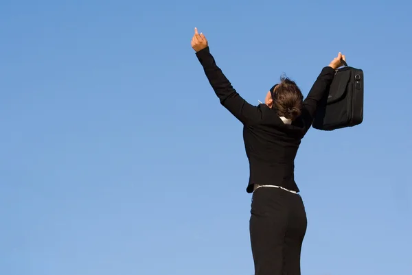 Joven mujer de negocios brazos levantados en triunfo felicidad y éxito —  Fotos de Stock