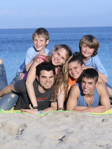Wielopokoleniowej rodziny dzieci na wakacje lub urlop — Zdjęcie stockowe