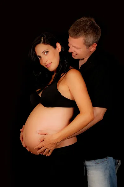 Schwanger, junges schwangere paar — Stockfoto