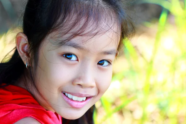 Vicces szép kislány portréja — Stock Fotó
