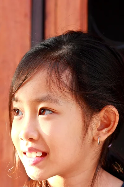 Detailní portrét mladé dívky, šťastný — Stock fotografie