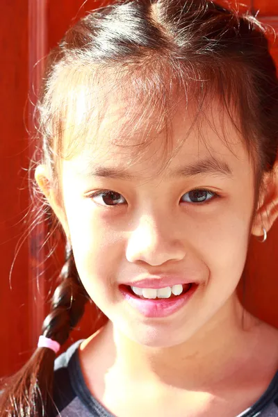 Detailní portrét mladé dívky, šťastný — Stock fotografie