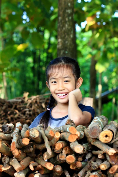 Roztomilá mladá dívka s úsměvem — Stock fotografie