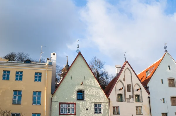 Homlokzatán a régi ház Tallinnban — Stock Fotó