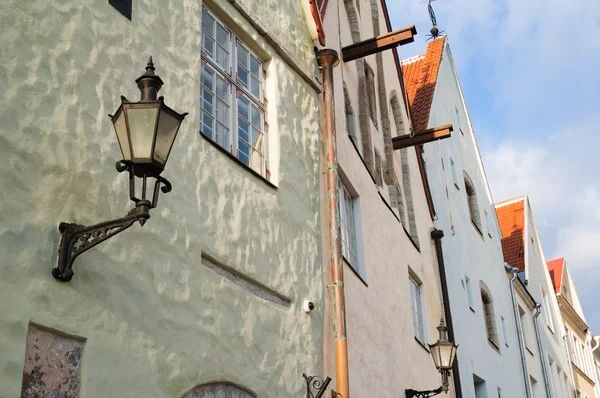 Fachada de la antigua casa en Tallin — Foto de Stock