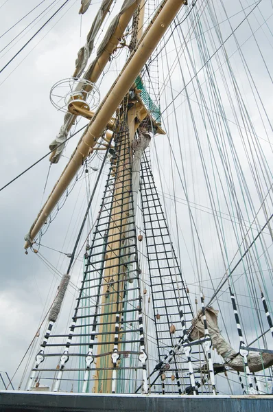 桅杆和帆 — 图库照片