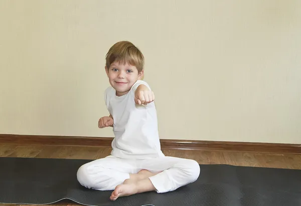Baby yoga at home — Stock Photo, Image
