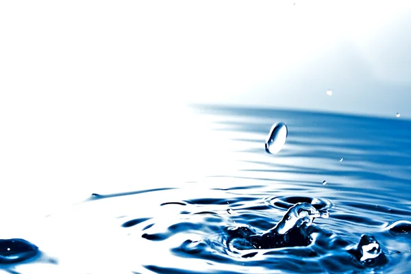 Transparent drop of water, falls downwards. — Stock Photo, Image