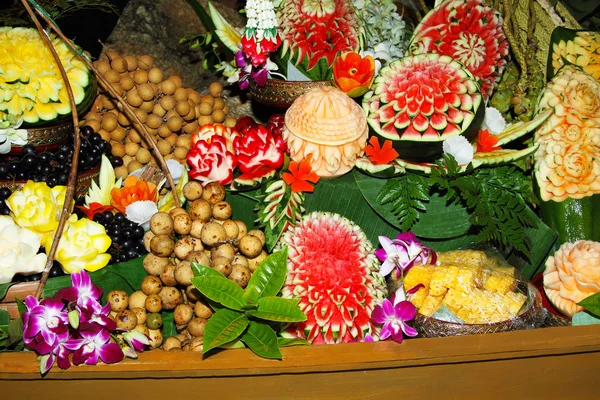 Stock image A plate of tropical fruit