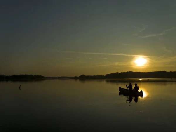 Viagem de canoagem ao amanhecer — Fotografia de Stock