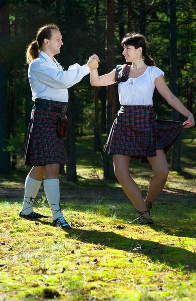 Dancing man and woman in scottish costume — Stock Photo, Image