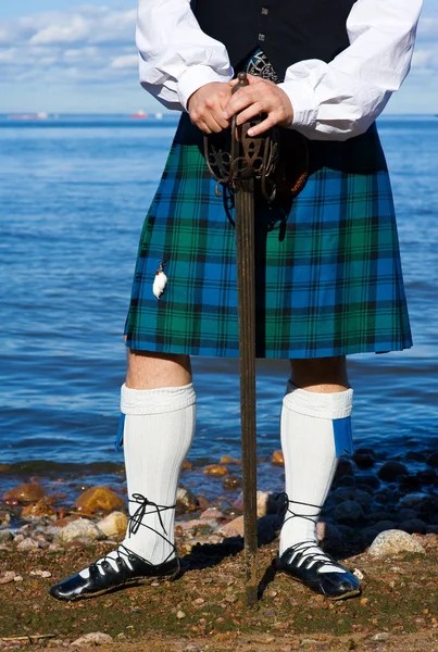Man in scottish costume with sword — Stock Photo, Image