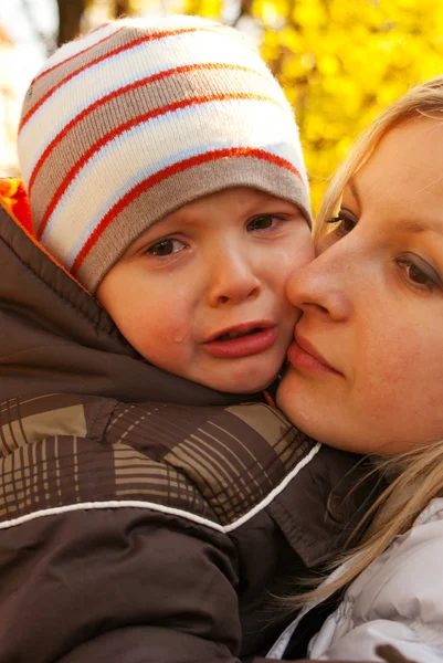 stock image Mom holding little crying boy