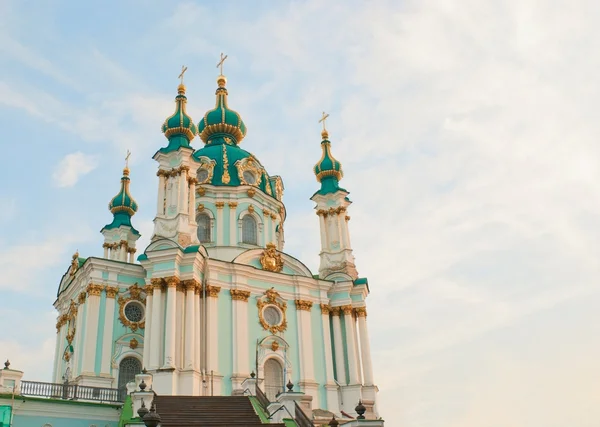 Iglesia de San Andrés en Kiev, Ucrania por la mañana — Foto de Stock