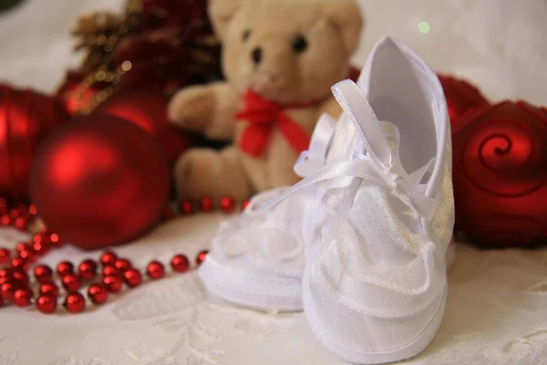 화이트 아기 신발 — 스톡 사진