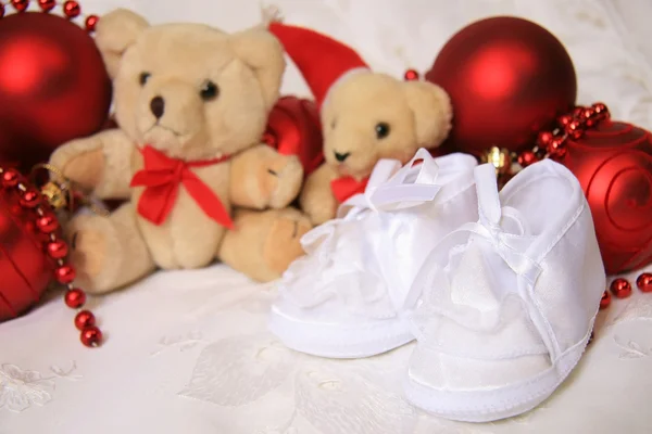 Zapatos de bebé blancos Imagen de stock