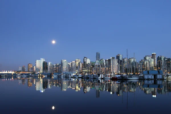 Centro de Vancouver, noite lunar — Fotografia de Stock