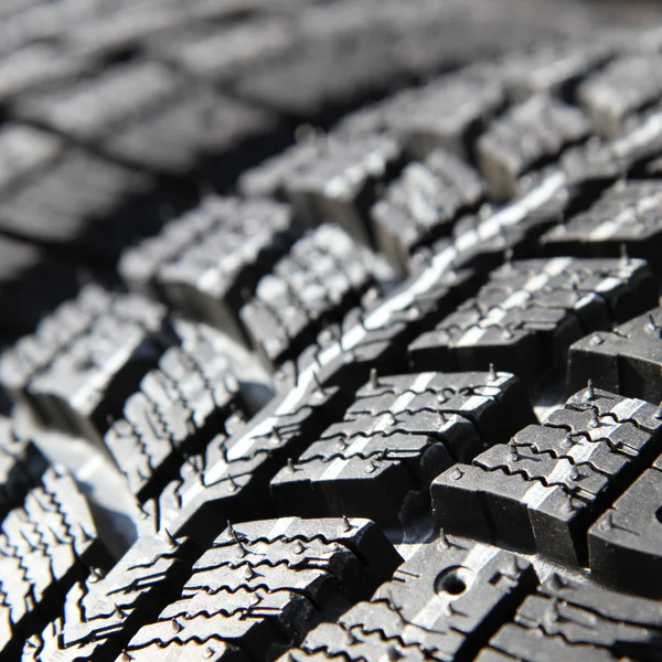 Neumáticos nuevos apilados —  Fotos de Stock