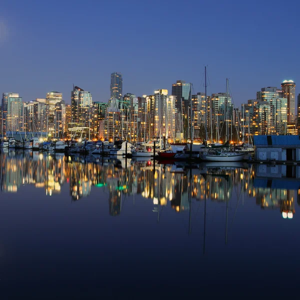 Ванкувер в центре города, ночью — стоковое фото