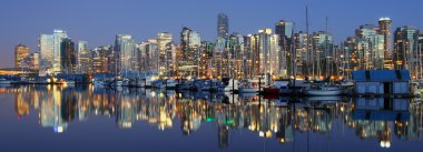 Vancouver şehir merkezindeki gece