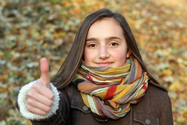 Portrait of beautiful young girl giving thumbs — Stock Photo, Image
