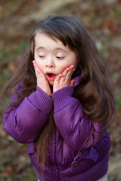 Little girl in trouble in the park. — Stock Photo, Image