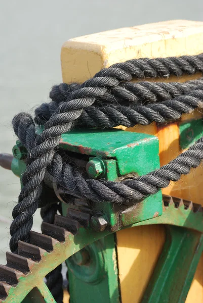 Rope and wheel — Stock Photo, Image