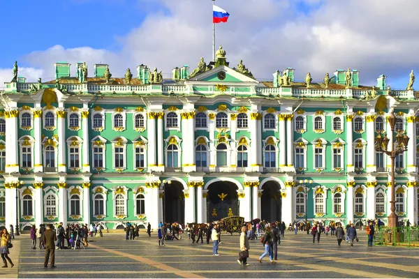 Palacio de invierno en San Petersburgo — Foto de Stock