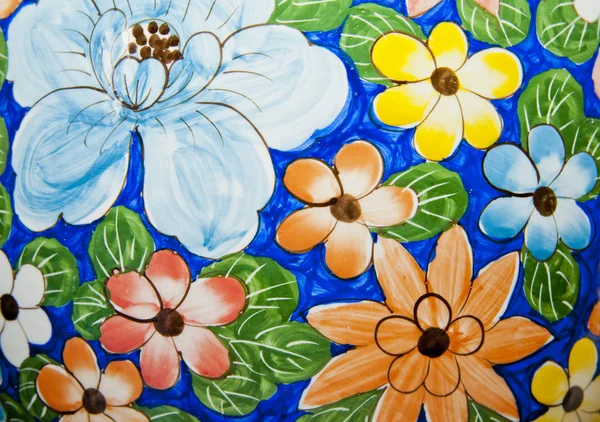 Λουλούδι ζωγραφική σε κεραμικά κουβά — Φωτογραφία Αρχείου