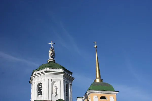 Moskova. 18. yüzyılın kuskovo arazi. Kilise ve çan kulesi. — Stok fotoğraf