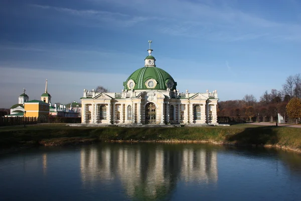 Moscovo. Propriedade Kuskovo do século XVIII. O pavilhão Gruta . — Fotografia de Stock