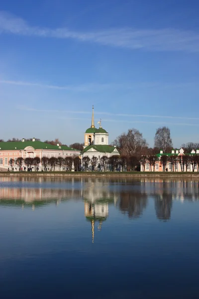 Moskwa. kuskovo Zespół pałacowo-parkowy z XVIII wieku. Panorama. — Zdjęcie stockowe