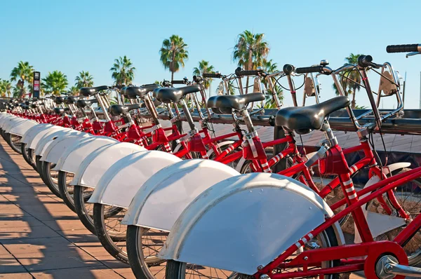 Alquiler de bicicletas en Barcelona - España . — Foto de Stock