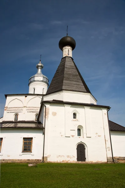 Monasterio de Ferapontov. Iglesia de San Martiniano. Norte de Rusia . — Foto de Stock