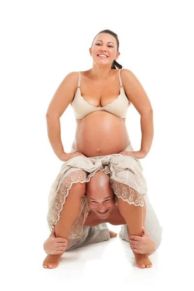 Boldog terhes nő a férjével. — Stock Fotó