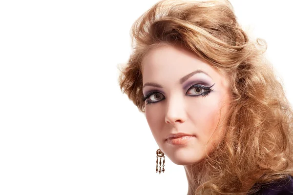 Όμορφη ξανθιά γυναίκα με μόδα hairstyle — Φωτογραφία Αρχείου