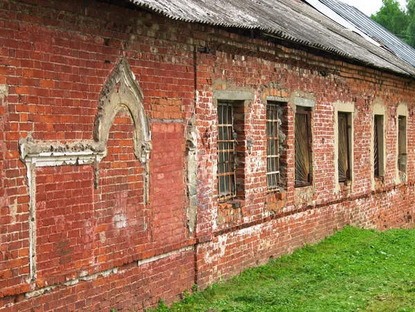 Mur de briques des locaux de l'église — Photo