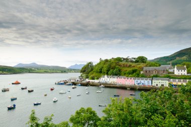 Portree harbour, skye, İskoçya