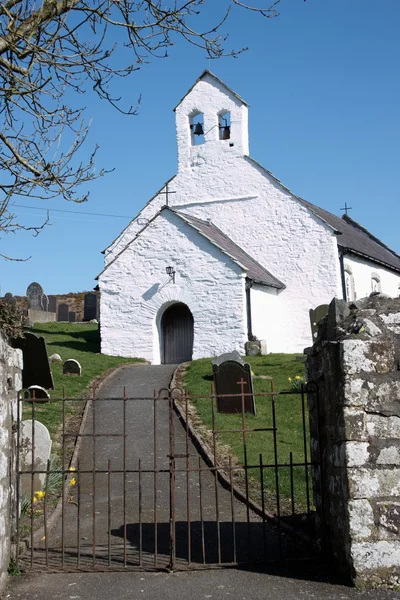 Küçük beyaz kilise — Stok fotoğraf