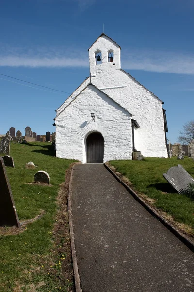 Igreja branca pequena — Fotografia de Stock