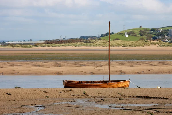 A boat on the estuary — Stock Photo, Image