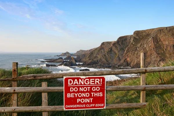 Cliff edge danger — Stock Photo, Image