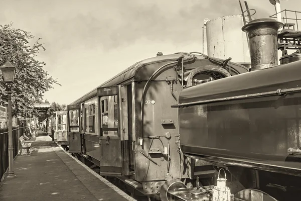 Un viejo tren de vapor — Foto de Stock