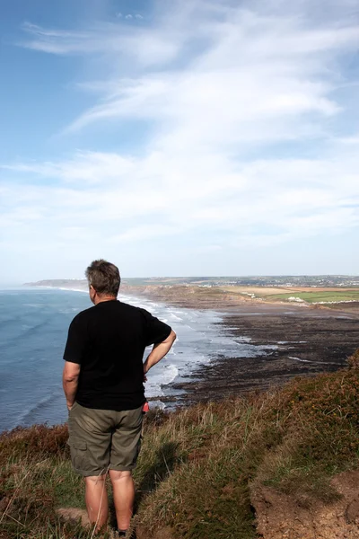 Mature man looking out to sea — Stock Photo, Image