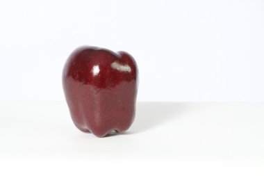 Apple, kırmızı