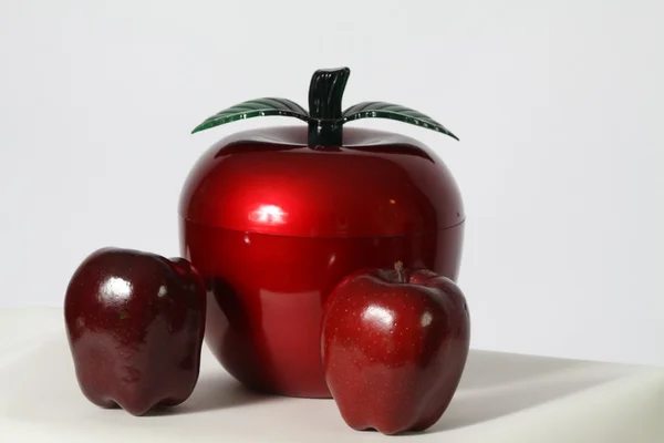 Äpfel und Zierpflanzen — Stockfoto