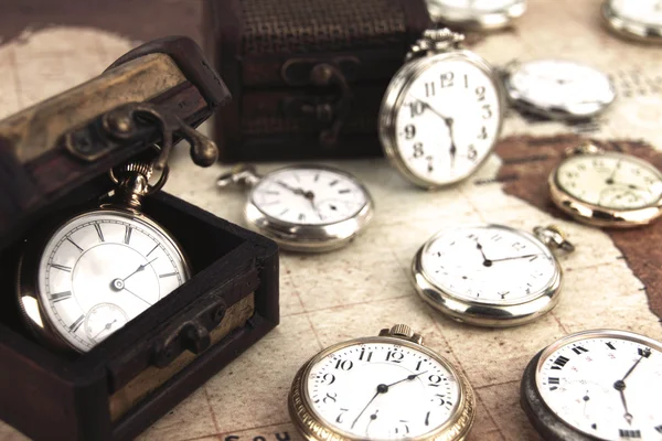 Antichi orologi da tasca retrò argento — Foto Stock