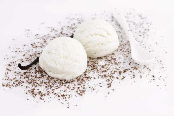 Два шара ванильного мороженого — стоковое фото