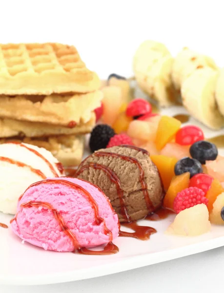 아이스크림 그리고 과일 와플 — 스톡 사진